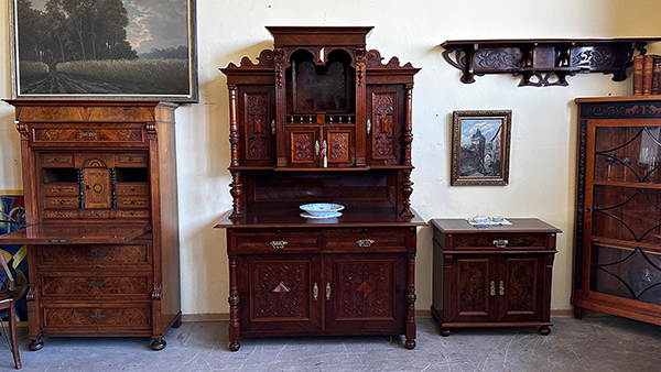 Gründerzeit Buffet Nußbaum furniert um 1900