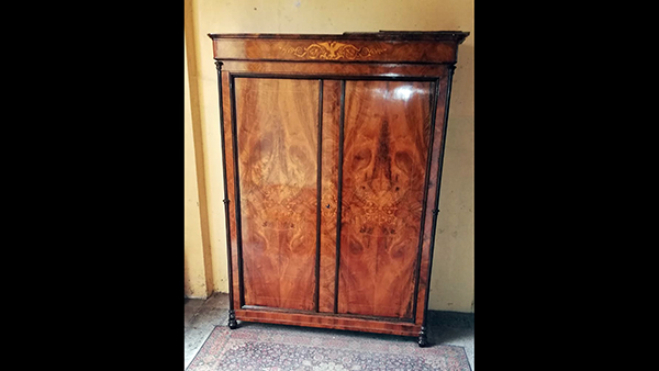 Biedermeier Kleiderschrank um 1910 mit reichhaltiger Intersierung